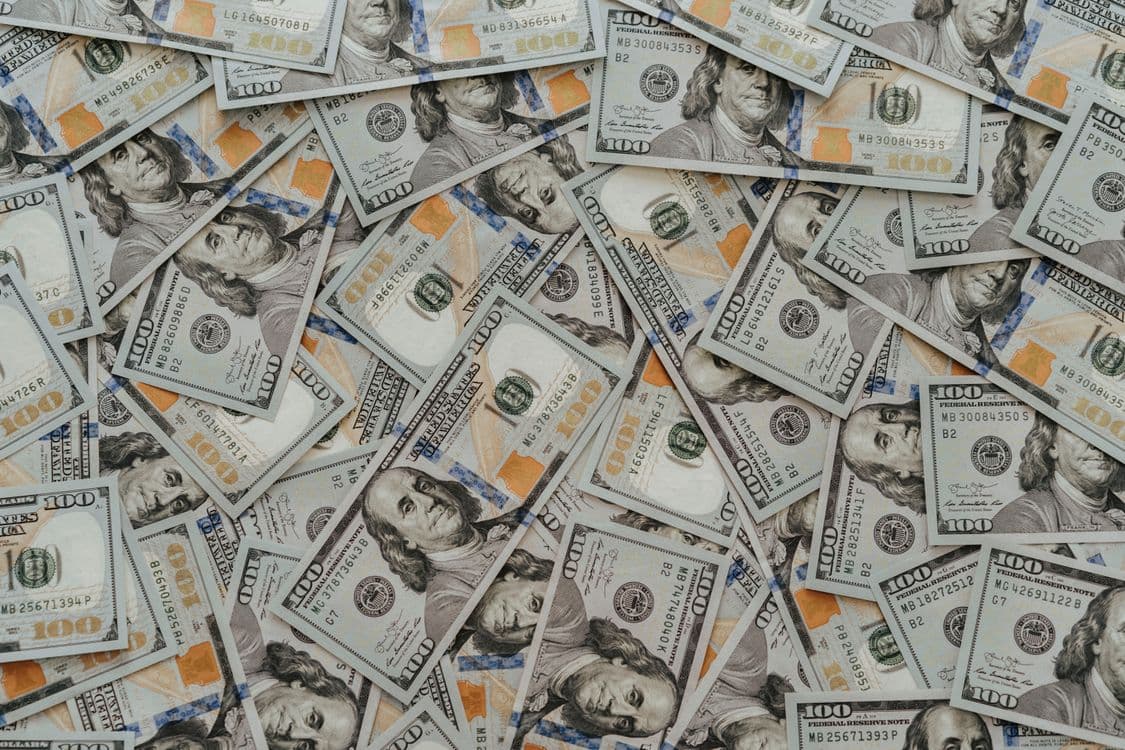 Доллар на бирже торгуется около 465 тенге